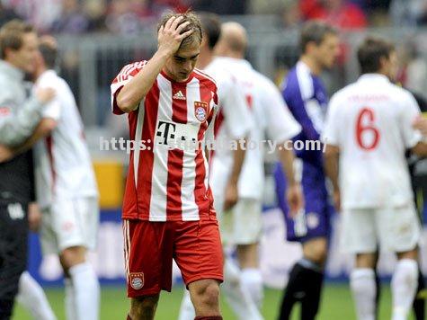 柏林赫塔队员频频失误,导致比赛失利 柏林赫塔队员频频失误,导致比赛失利