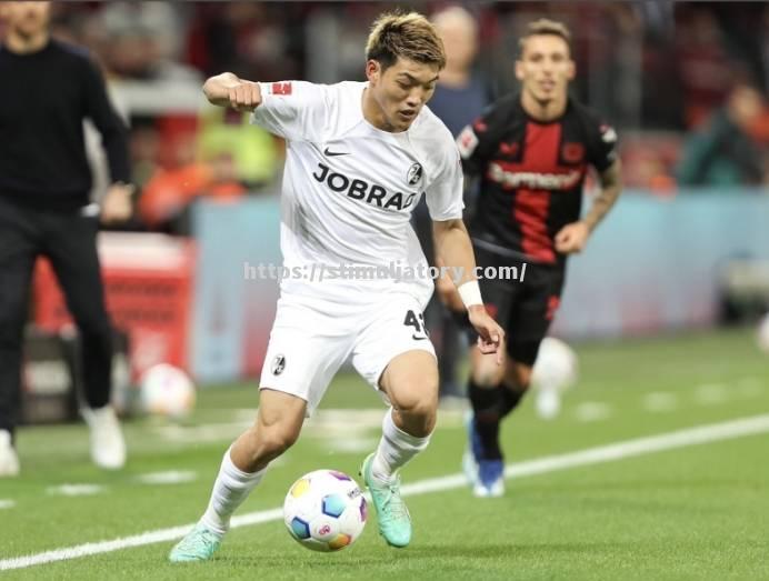 弗赖堡中场控制比赛,助球队取得胜利 弗赖堡中场控制比赛,助球队取得胜利