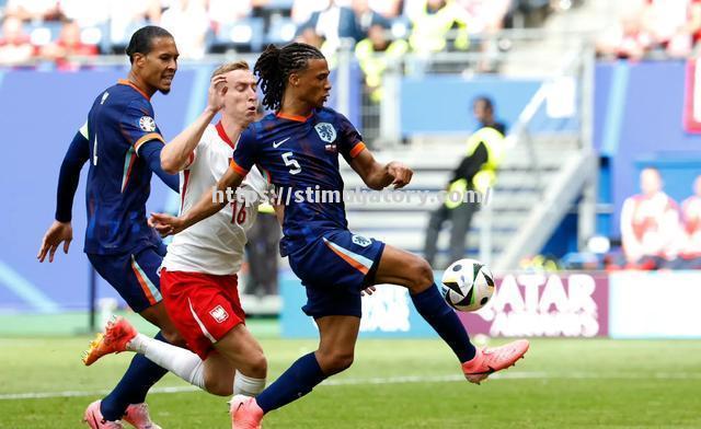 意大利对波兰展开激战，胜者晋级