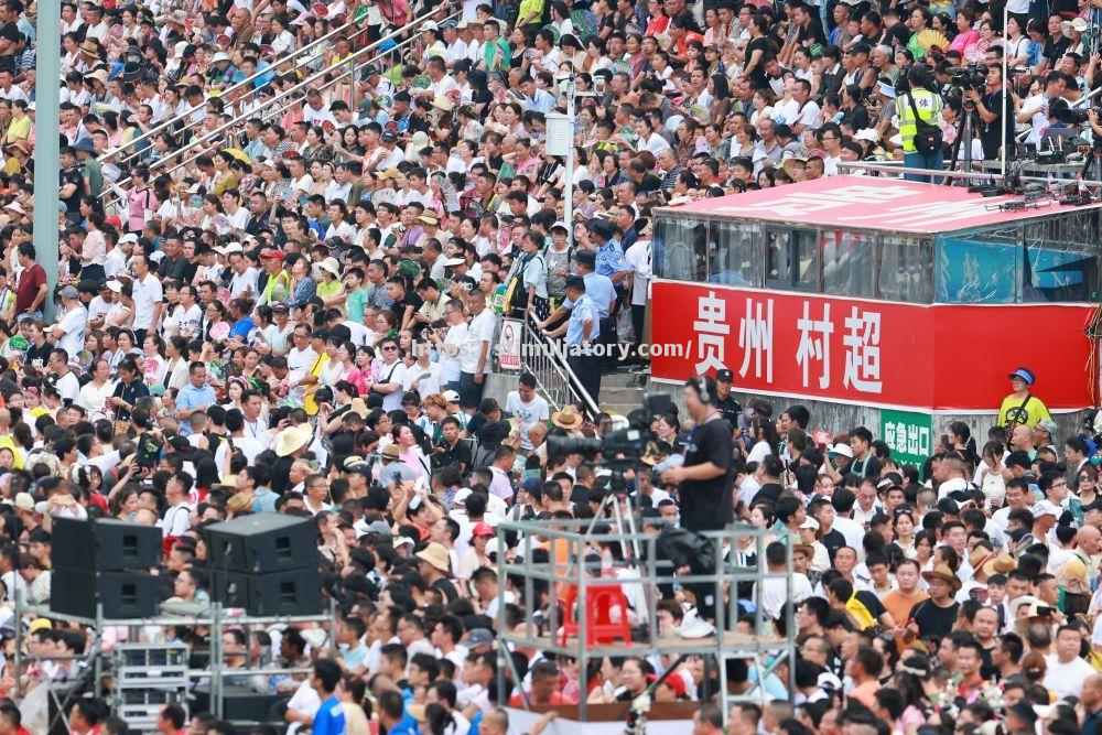 星空体育-震撼场面！比赛现场座无虚席观众如潮