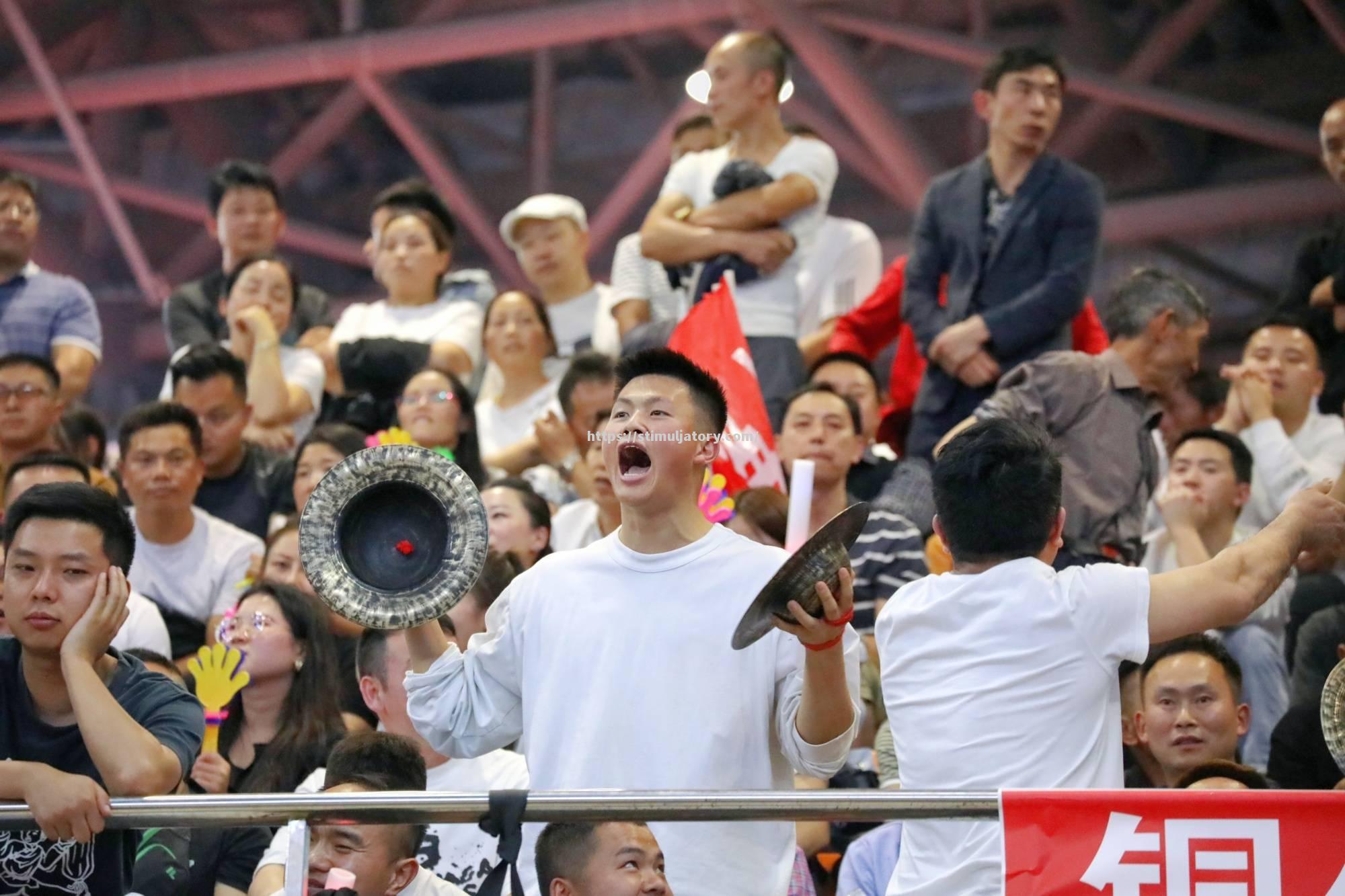 震撼场面！比赛现场座无虚席观众如潮