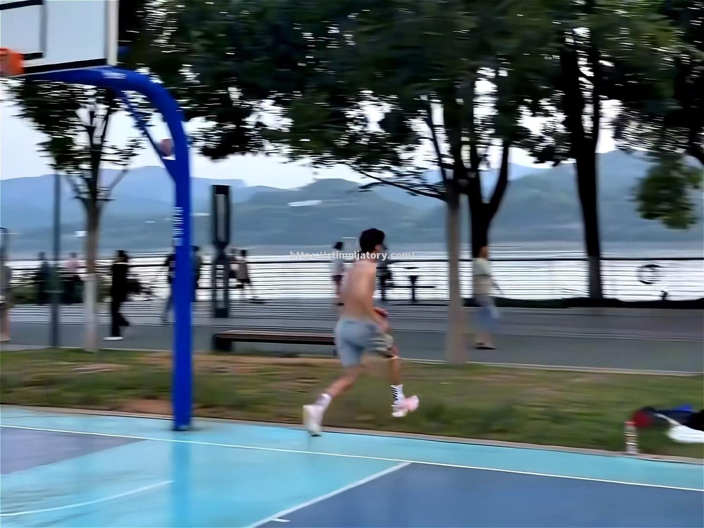 篮板统治者登场，篮板球成为球队得分关键