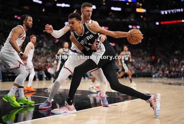 星空体育-战术对决如火如荼,赛场上下心潮澎湃