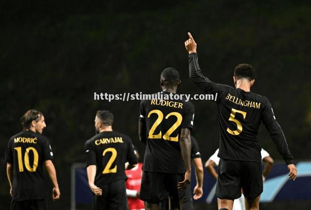 欧冠杯战场上再现神奇一幕,某队逆袭胜利 欧冠杯战场上再现神奇一幕,某队逆袭胜利