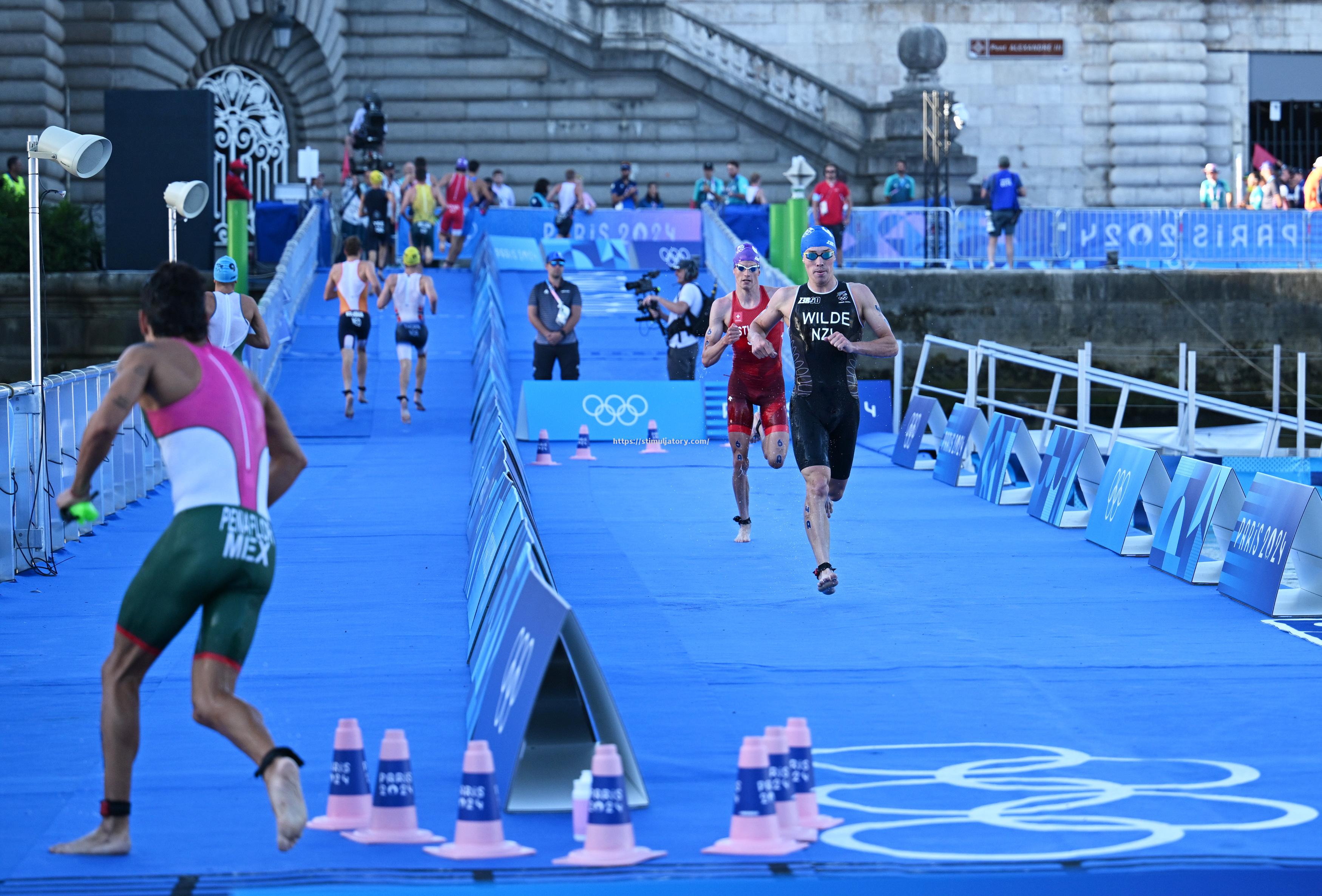 芬兰选手在铁人三项赛事中夺冠 芬兰选手在铁人三项赛事中夺冠