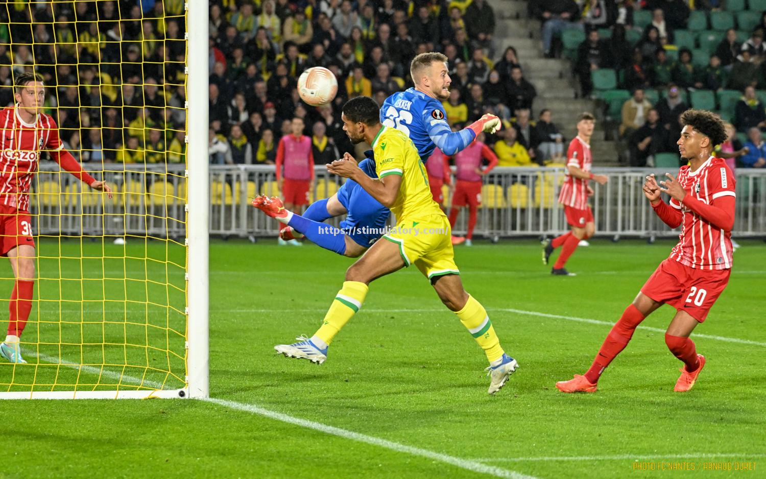 弗赖堡主场大胜,表现抢眼 弗赖堡主场大胜,表现抢眼