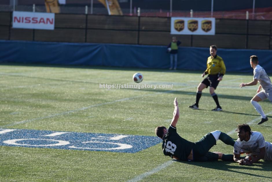 意甲比赛精彩纷呈,球迷沸腾欢呼 意甲比赛精彩纷呈,球迷沸腾欢呼