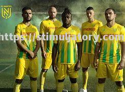 星空体育-南特足球俱乐部球员齐心协力，夺得胜利