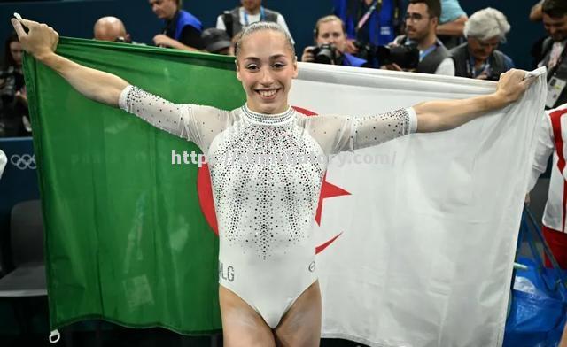 星空体育-意大利体操选手表现抢眼,登上领奖台