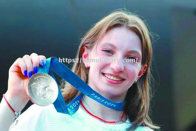 意大利体操选手表现抢眼,登上领奖台 意大利体操选手表现抢眼,登上领奖台