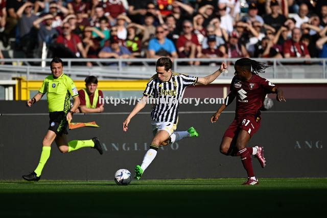 尤文图斯客场战平斯帕尔,保持领先优势 尤文图斯客场战平斯帕尔,保持领先优势