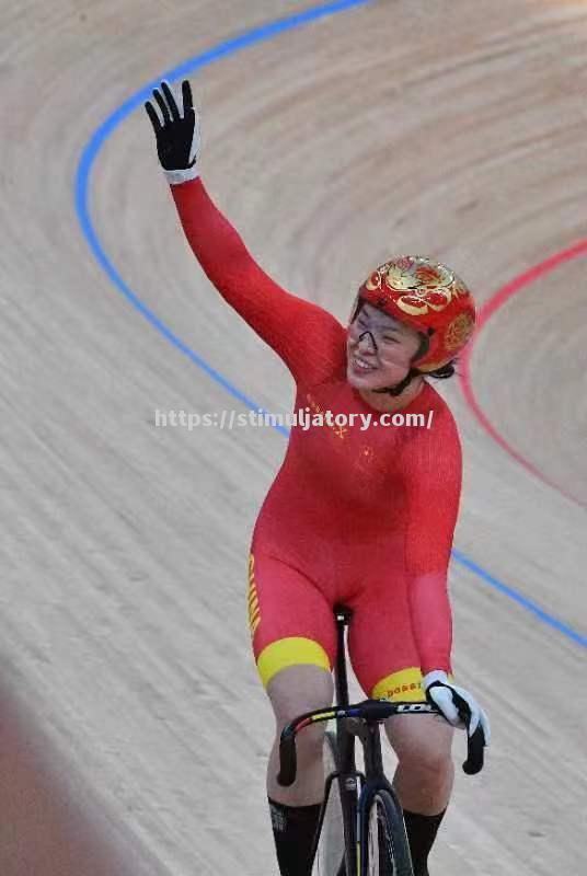 星空体育-意大利女子自行车选手夺得金牌,赞誉无数