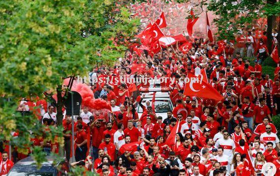 杜塞尔多夫队以胜利回报球迷,展示球队实力 杜塞尔多夫队以胜利回报球迷,展示球队实力