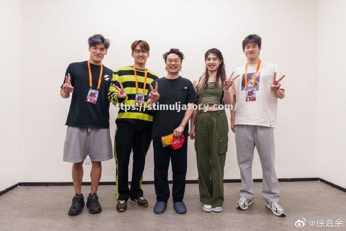 紧张气氛!运动员们在场上尽展实力 紧张气氛!运动员们在场上尽展实力