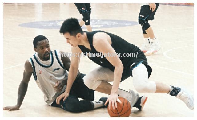 比赛前热身环节，队员状态神勇