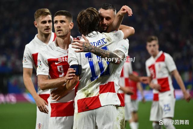 星空体育-意大利球队连续获得胜利晋级下一轮比赛