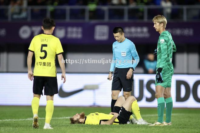 当值主裁错判引争议,英超比赛成焦点 当值主裁错判引争议,英超比赛成焦点