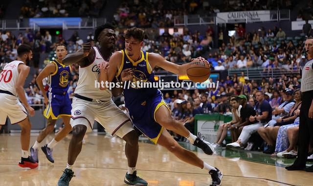 勇士客场取胜,表现抢眼引发热议 勇士客场取胜,表现抢眼引发热议