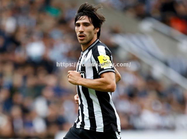 星空体育-智者谋转会,曼城考虑引进新后卫