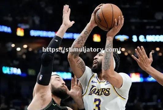 湖人客场大胜掘金,球队士气高涨 湖人客场大胜掘金,球队士气高涨