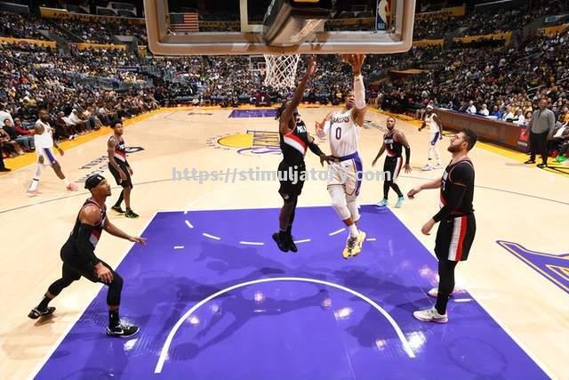 开拓者队新战术备受关注,球员积极配合 开拓者队新战术备受关注,球员积极配合