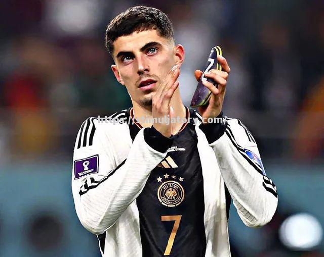 星空体育-刘易斯在德国足球中大放异彩