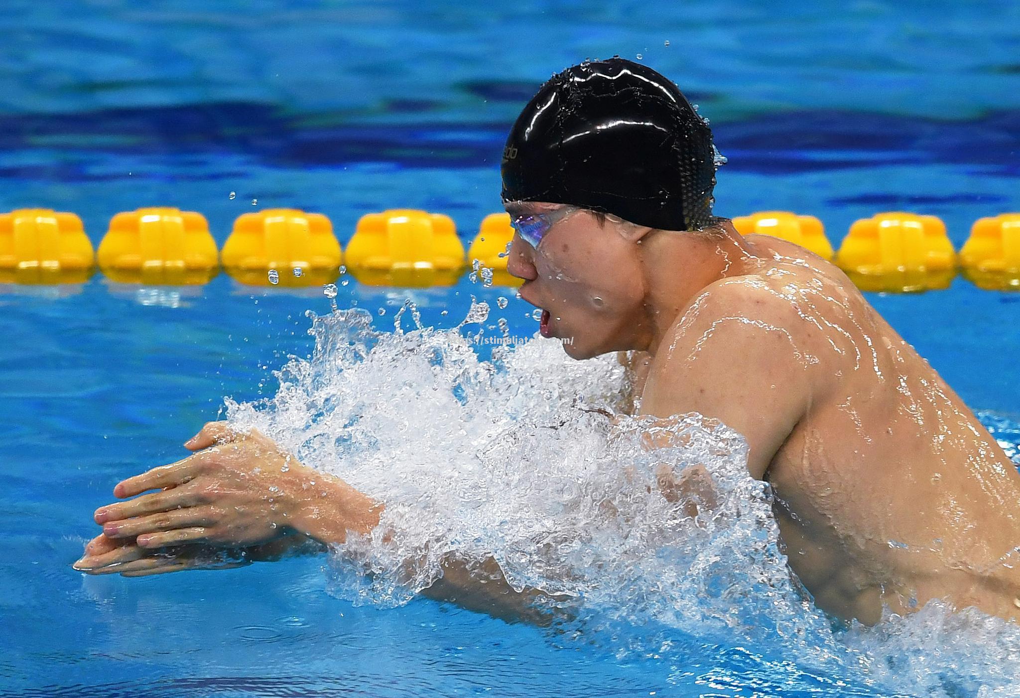 星空体育-游泳选手体能兼备,冲刺终点领跑