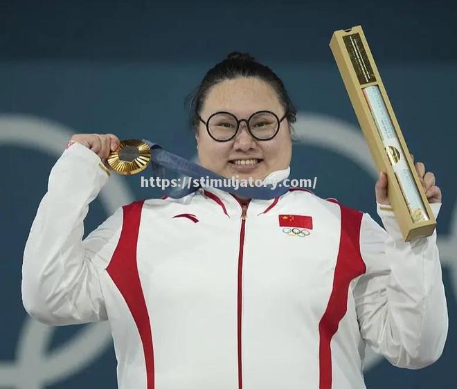 意大利新秀勇夺奖牌,开心大笑 意大利新秀勇夺奖牌,开心大笑