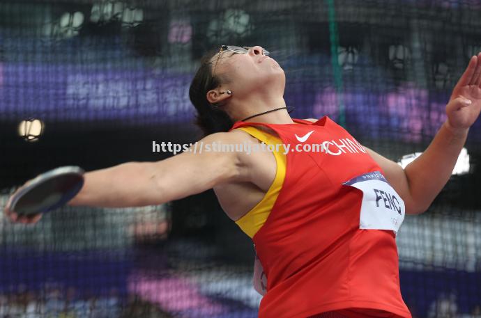 爱沙尼亚田径选手惊艳全场,登顶领奖台 爱沙尼亚田径选手惊艳全场,登顶领奖台