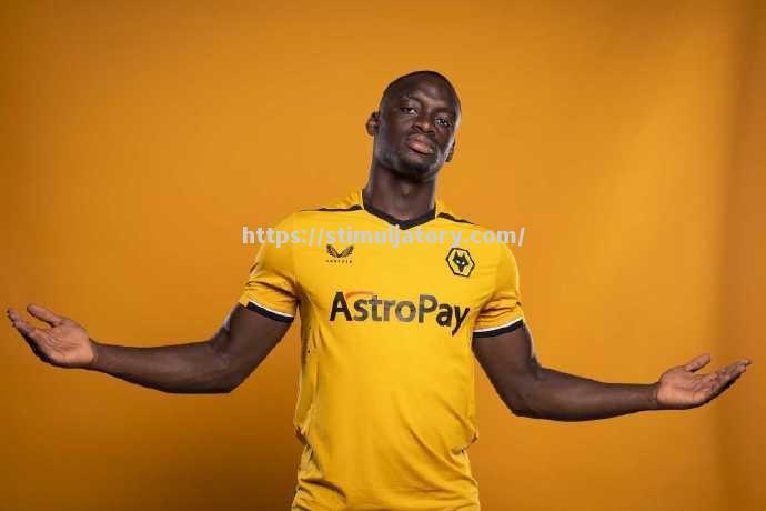 星空体育-狼队新帅上任,球队未来谁来主宰