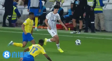 裁判判罚引争议,比赛纷争不断 裁判判罚引争议,比赛纷争不断