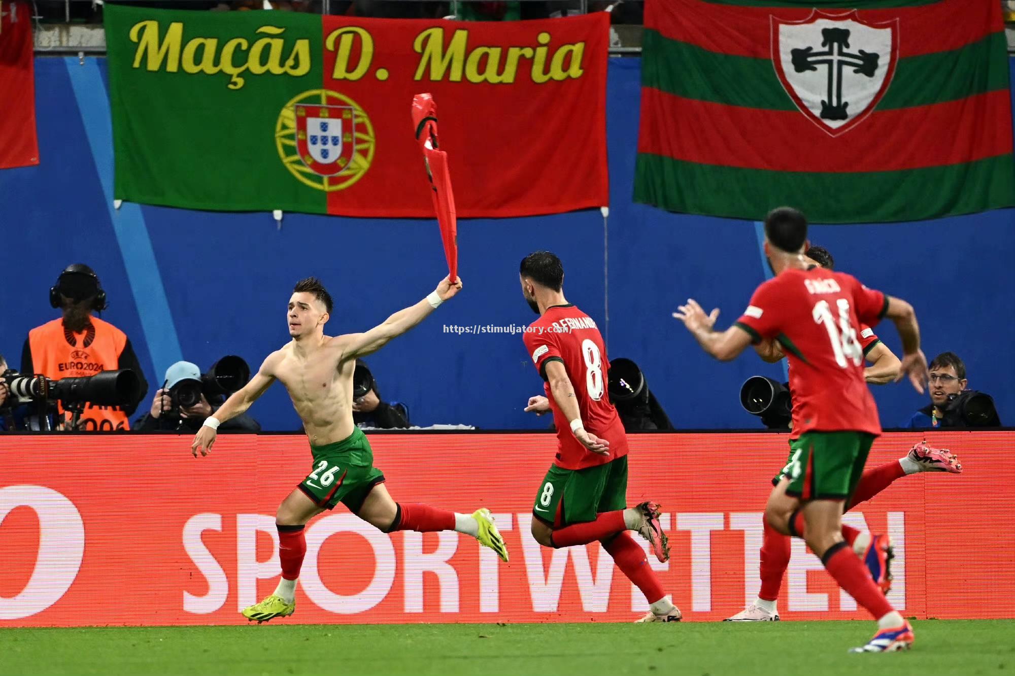 球员个个凭借实力脱颖而出,赛场争夺胜利 球员个个凭借实力脱颖而出,赛场争夺胜利