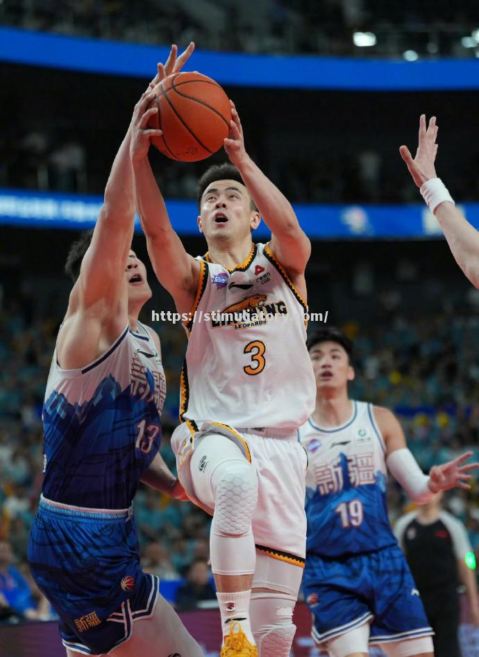 辽宁男篮近期比赛发挥出色,全队合作取得胜利 辽宁男篮近期比赛发挥出色,全队合作取得胜利