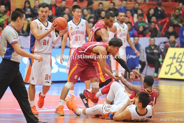 深圳男篮备战全队备战,冲击胜利 深圳男篮备战全队备战,冲击胜利