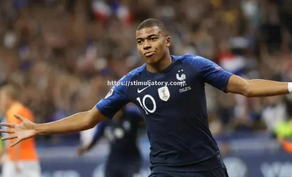 法国队在欧洲锦标联赛中夺冠呼声高涨 法国队在欧洲锦标联赛中夺冠呼声高涨