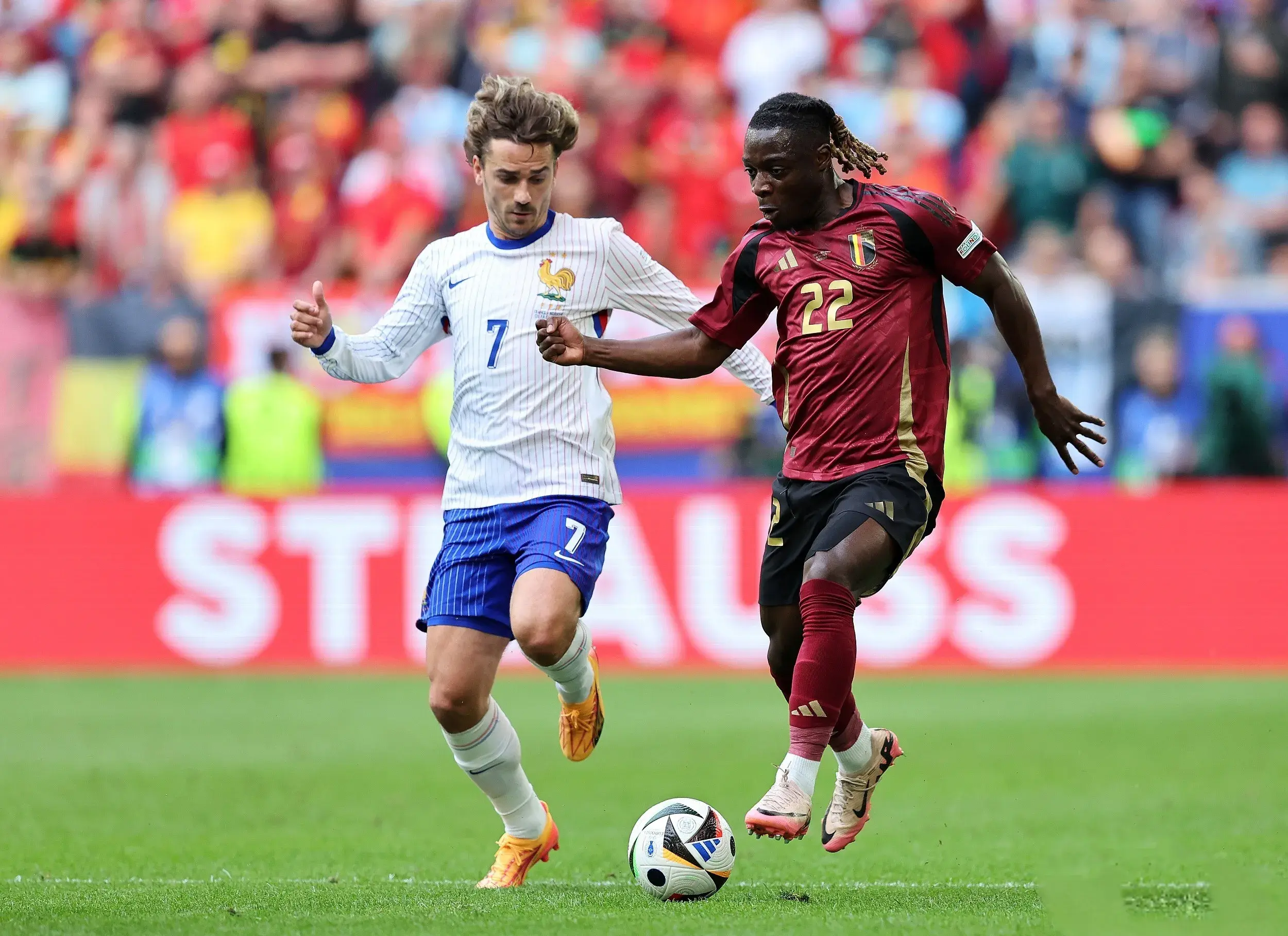 星空体育-法国队横扫丹麦队,欧洲预选赛表现抢眼