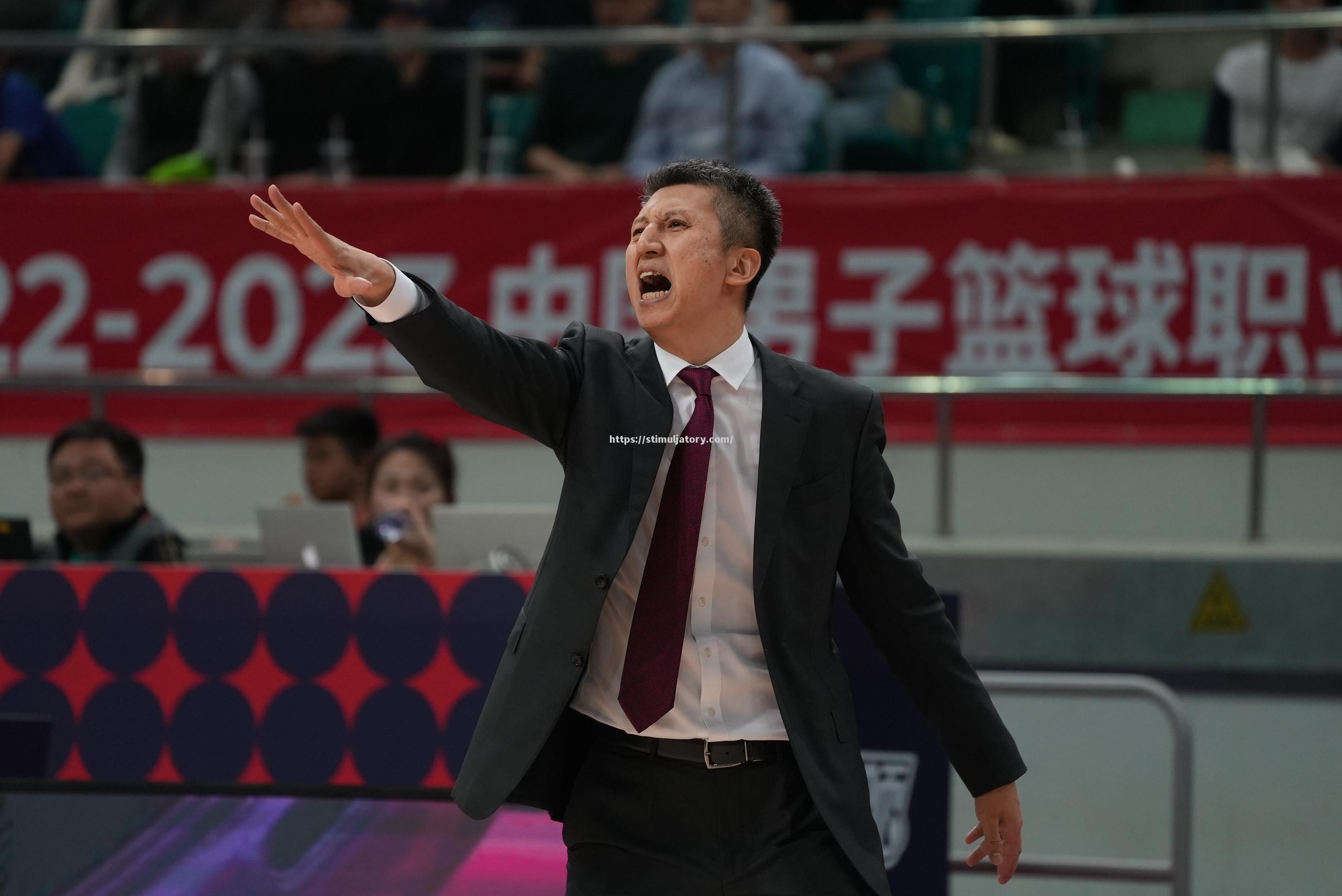 人队主场大胜老鹰,东部排名继续攀升 人队主场大胜老鹰,东部排名继续攀升