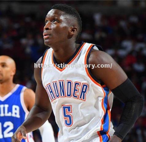 雷霆队遭遇逆转失败,亚当斯发挥不符预期 雷霆队遭遇逆转失败,亚当斯发挥不符预期