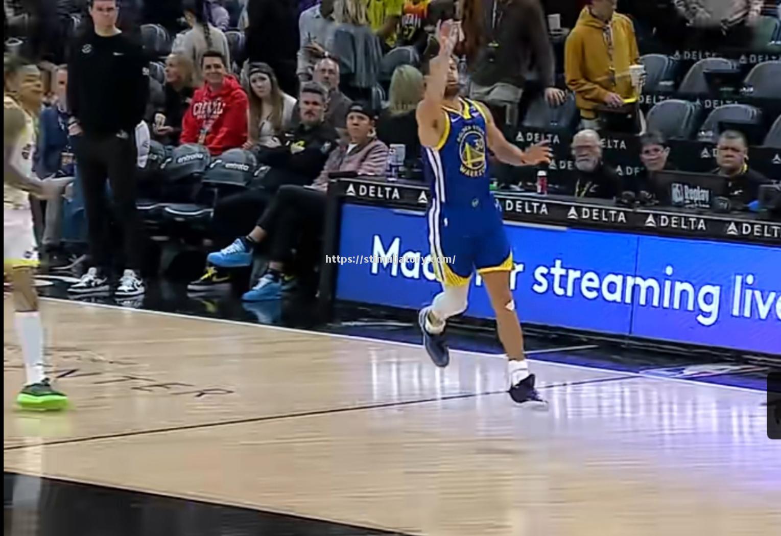 太阳前场火力全开,客场擒爵士追赶季后赛 太阳前场火力全开,客场擒爵士追赶季后赛