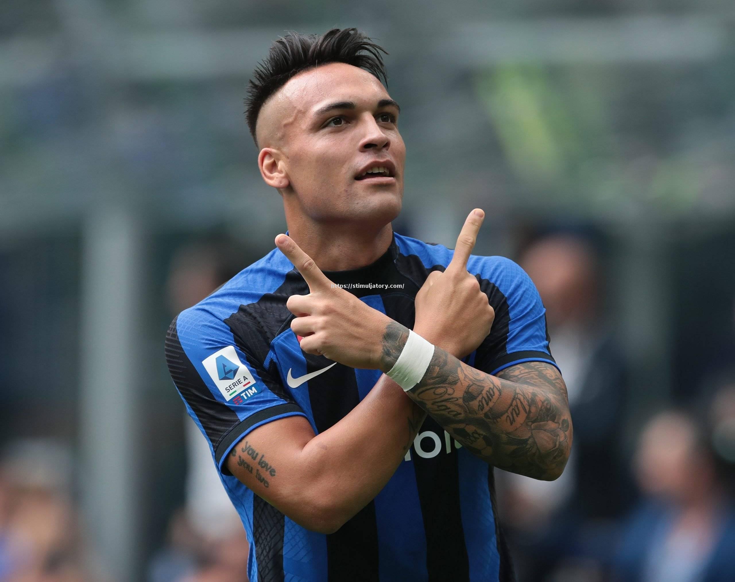 意甲球员个个奋力拼搏,展现实力 意甲球员个个奋力拼搏,展现实力