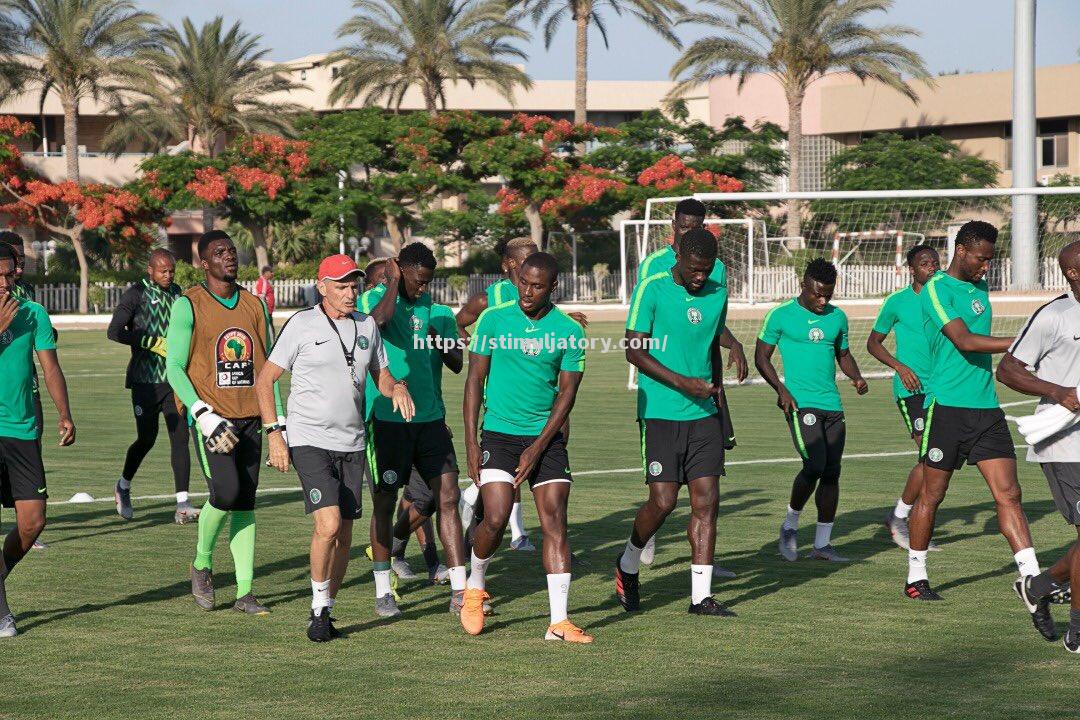 阿尔及利亚女足士气正旺，备战激烈训练