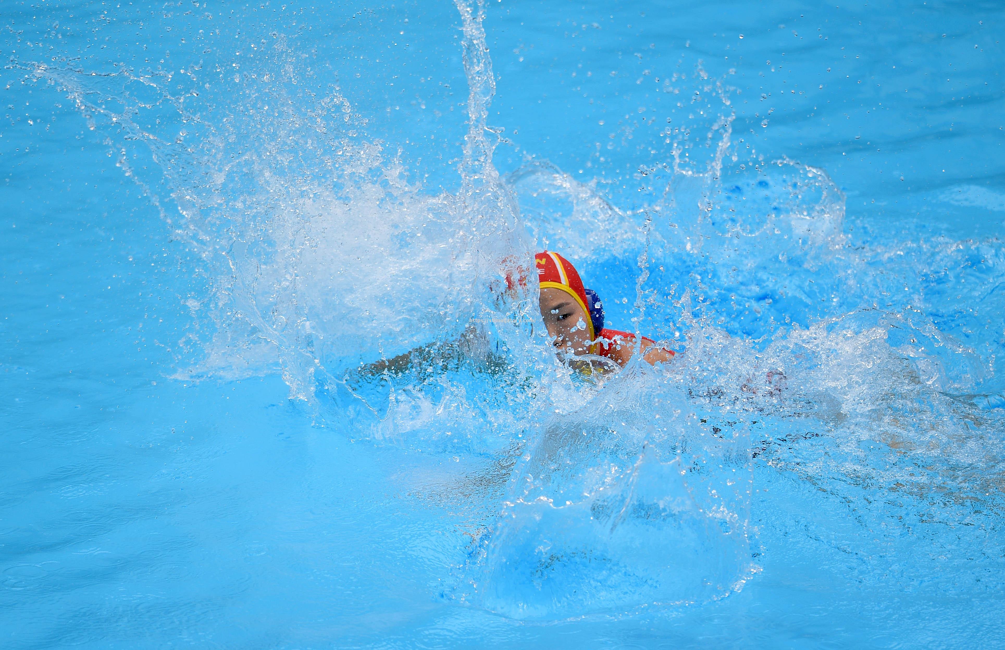 加拿大代表队披荆斩棘,夺得头名 加拿大代表队披荆斩棘,夺得头名