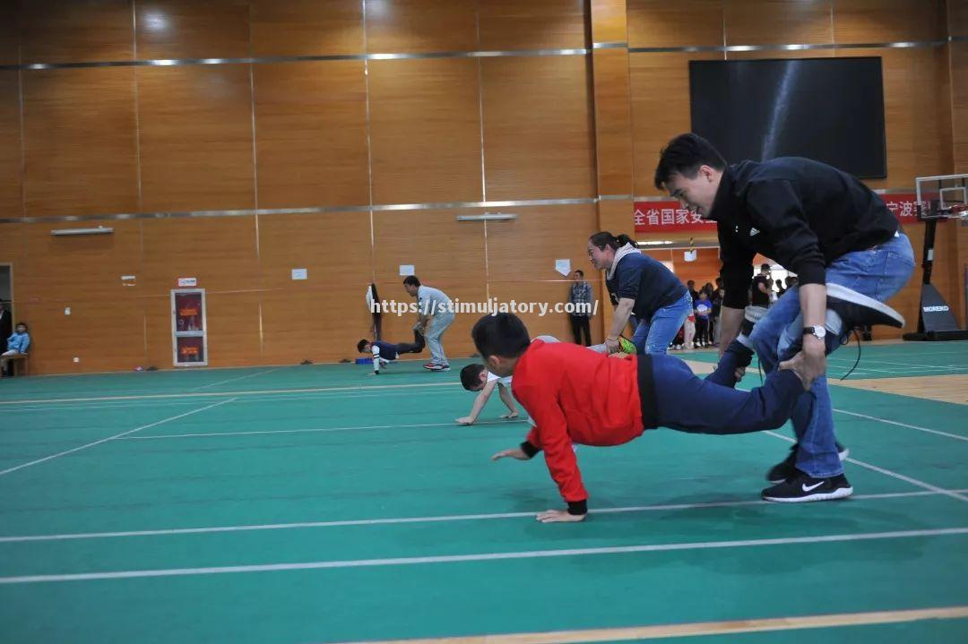 星空体育-勇士胜出豪取连胜,球迷为胜利欢呼声不绝于耳