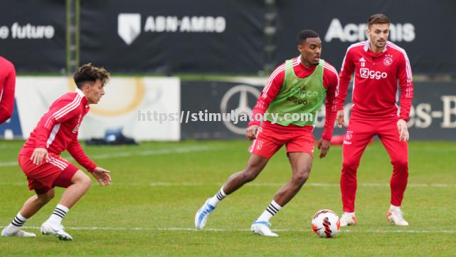 埃因霍温后防实力强化,备战下一轮比赛 埃因霍温后防实力强化,备战下一轮比赛