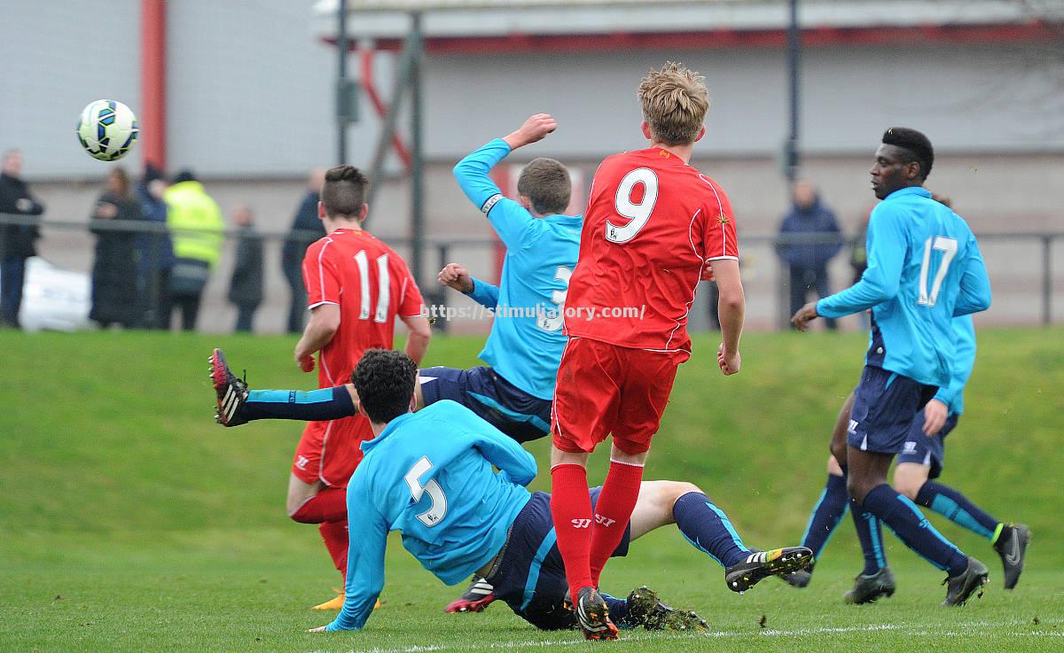 星空体育-攻守兼备:双方防线对对方进攻的封堵