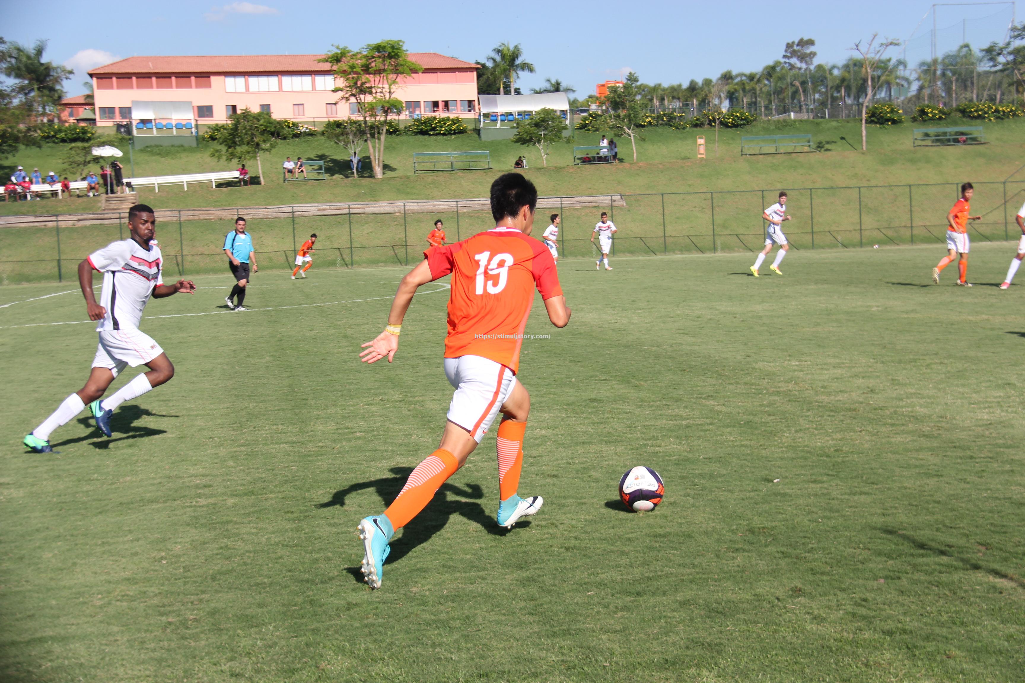 星空体育-塞维利亚向莱加内斯发起冲击，争夺胜利