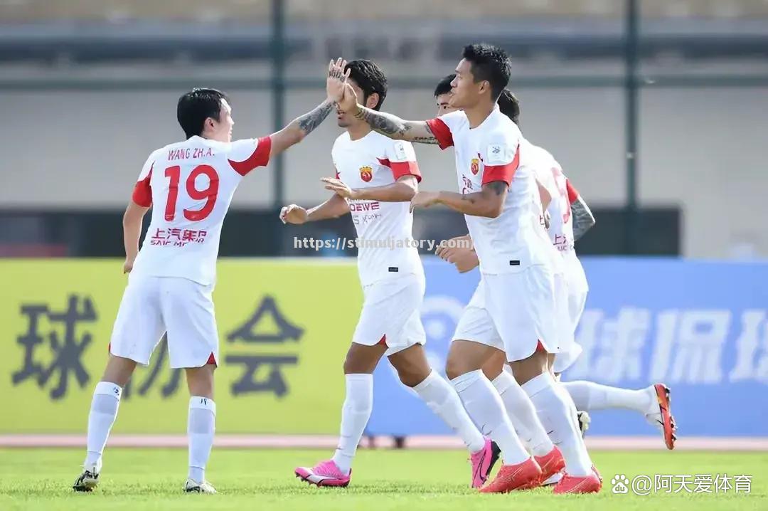 星空体育-足球对决场面激烈,球队实力尽显风采