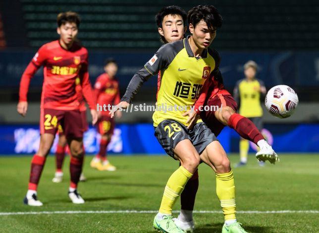 紧张氛围下,球队加倍努力争取晋级 紧张氛围下,球队加倍努力争取晋级