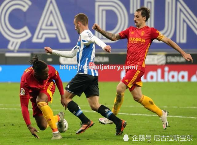 佛罗伦萨战平萨拉戈萨，球员努力奔跑