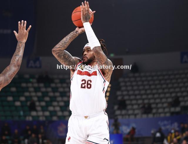 星空体育-乌德内斯争取取胜,全队努力冲刺积分榜